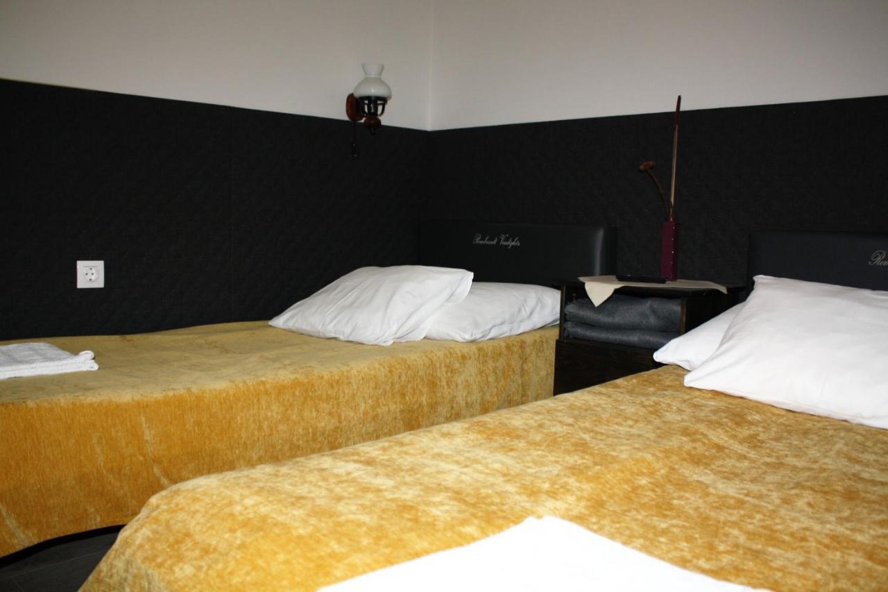 Rembrandt Vendeghaz Hotell Kisbér Eksteriør bilde